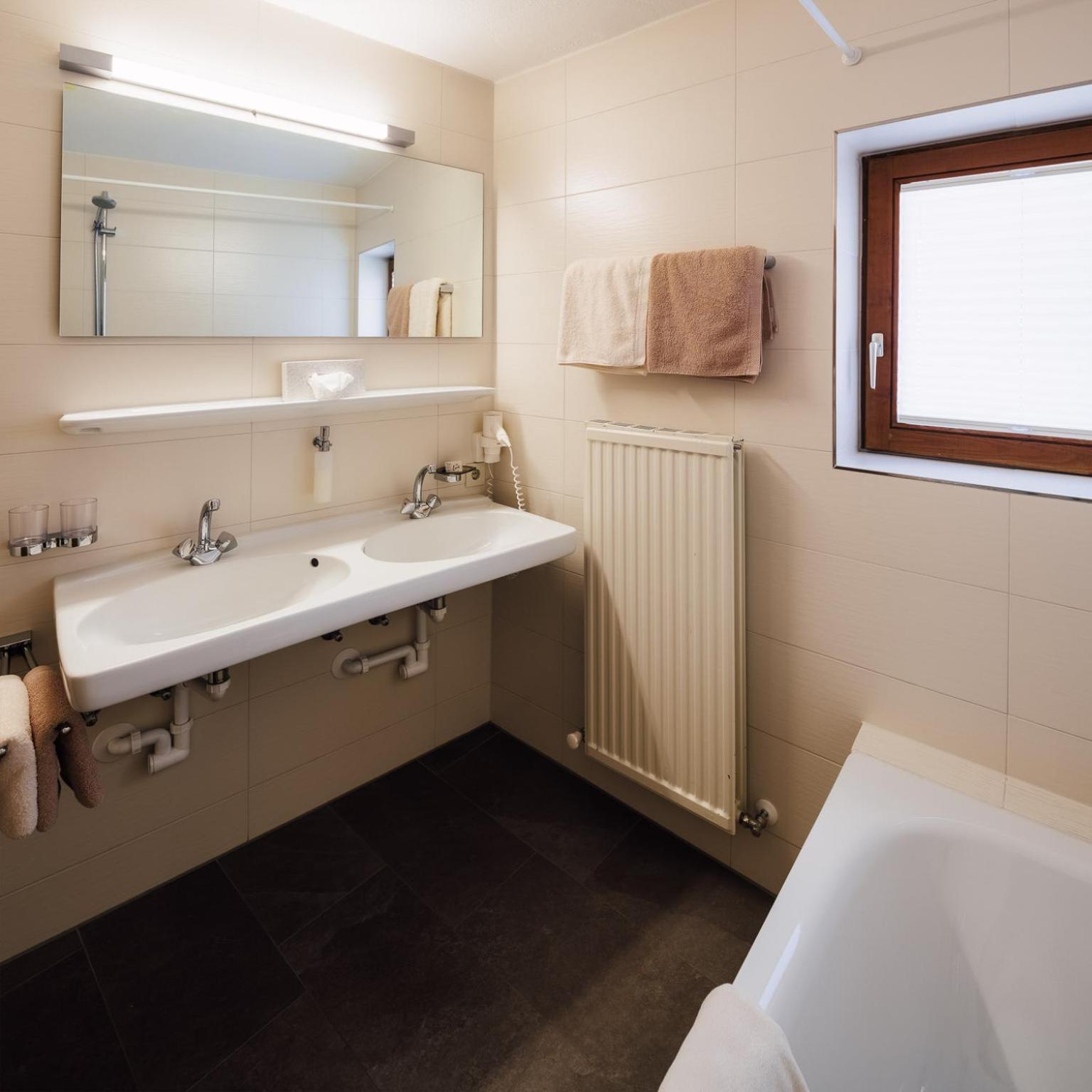 Hotel Komperdell Зерфаус Екстериор снимка