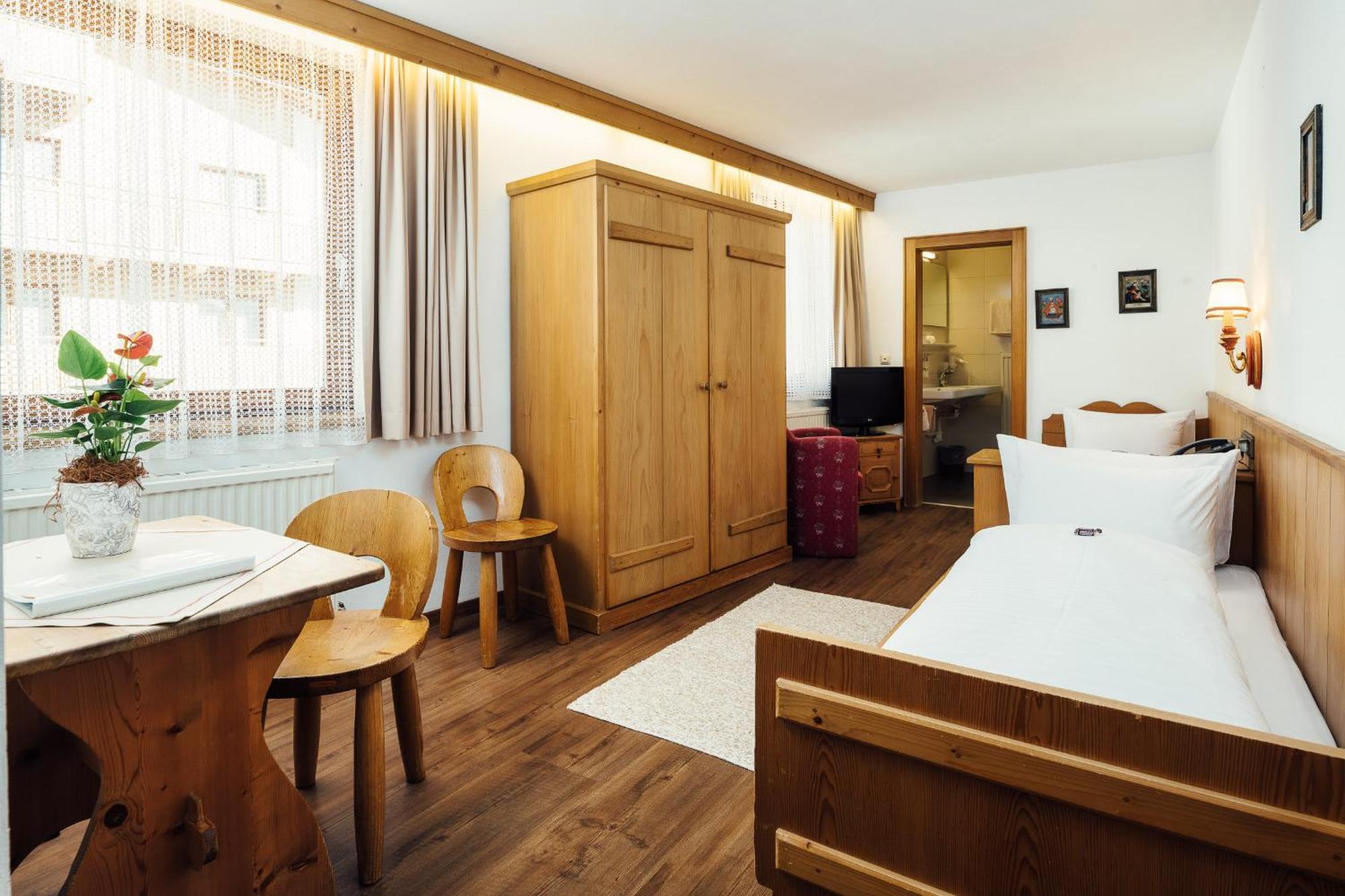 Hotel Komperdell Зерфаус Екстериор снимка