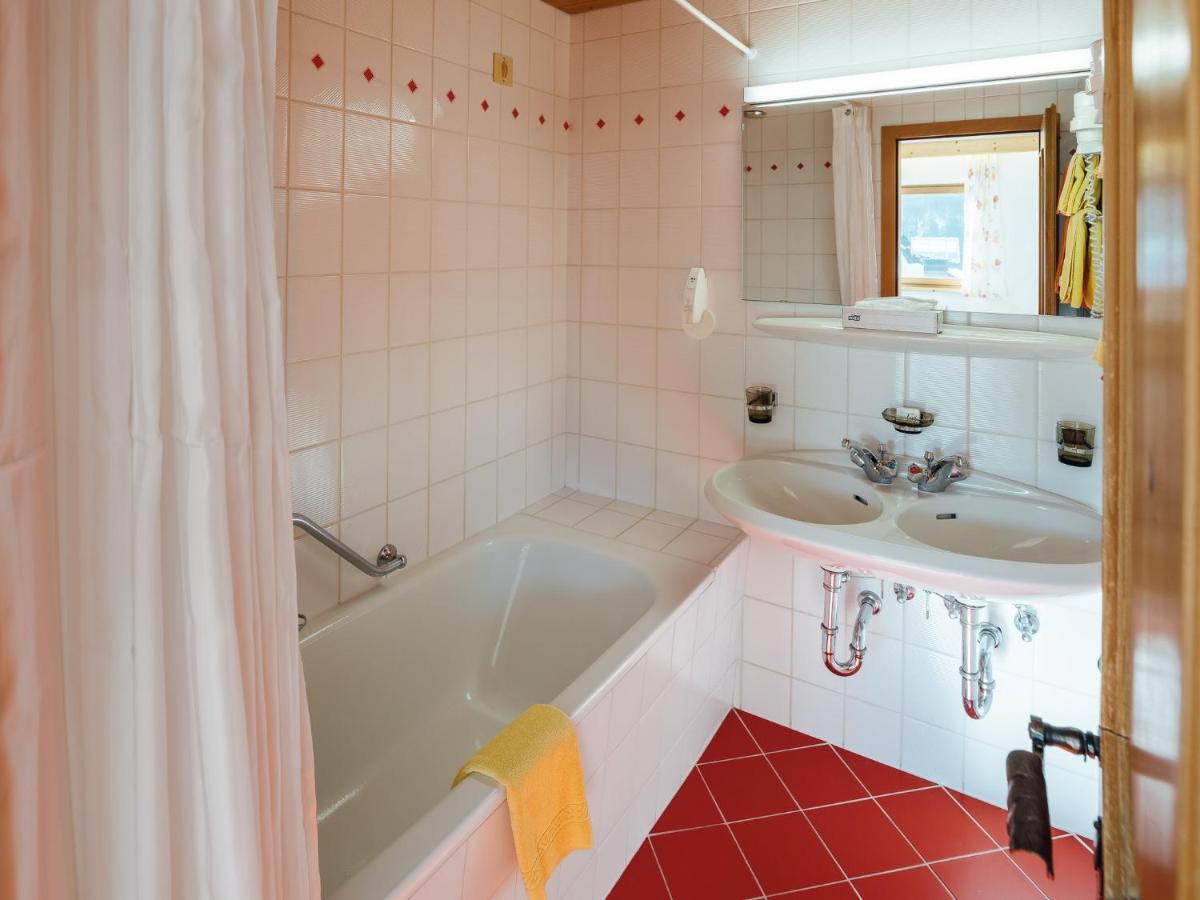 Hotel Komperdell Зерфаус Екстериор снимка